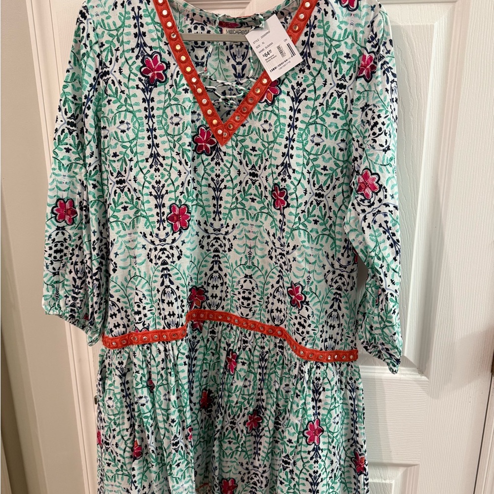 Moda Floral Dress with Pink and Green Accents